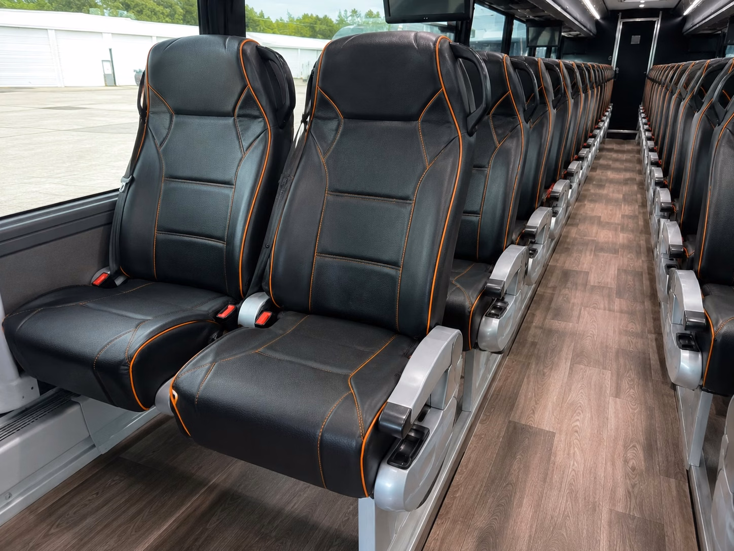 for quick and easy dayton prom transportation pricing daytoncharterbus com has you covered